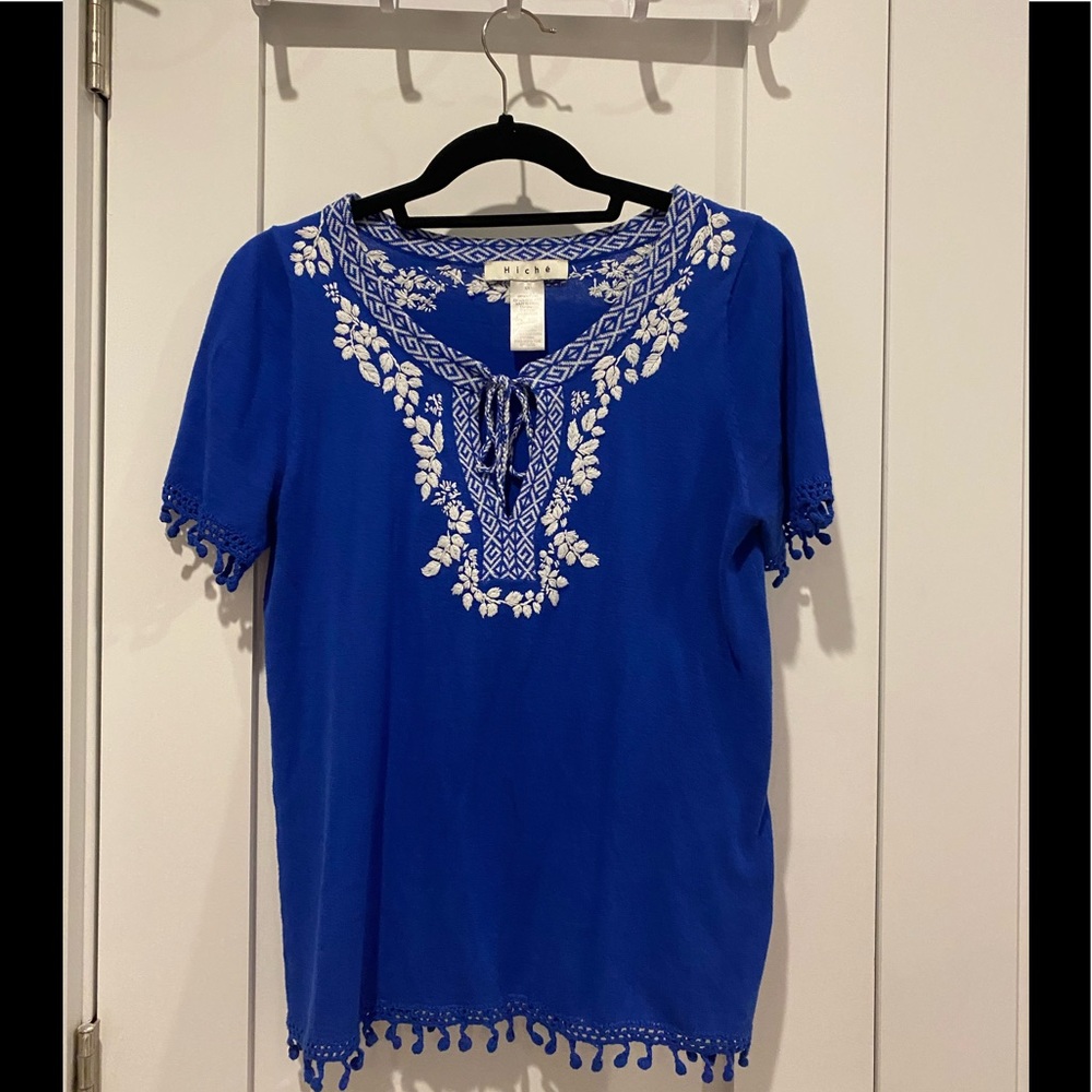 Hiche boho lightweight knit top with embroidery and tassel details - size XS